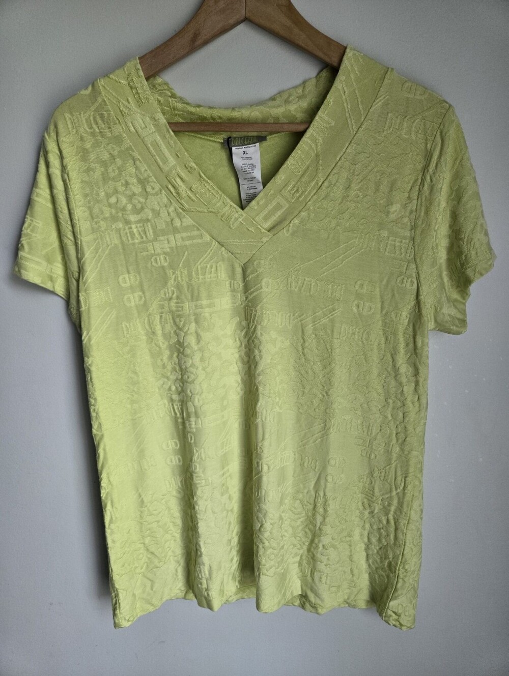 Textured V-Neck Short Sleeve Tee in Light Lime -